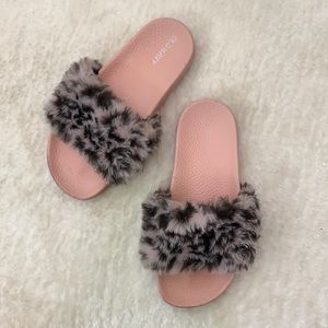 Old navy girls fluffy slippers